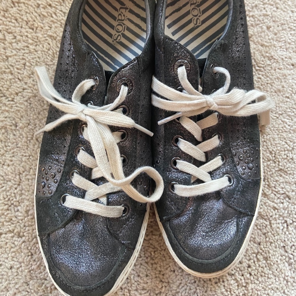 Taos Black/grey leather sneakers Sz 9